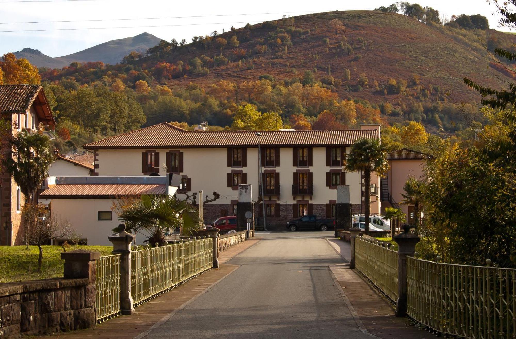 Hotel Urgain Oronoz-Mugaire Eksteriør billede